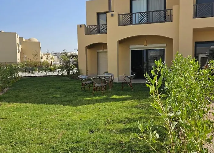 Makadi Home Lake View & Garden